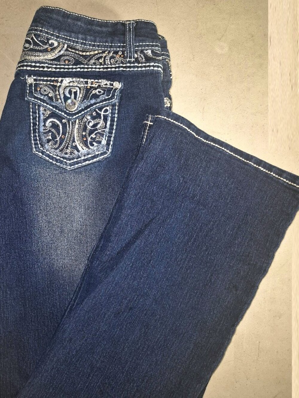 Arizona Jeans Company Bling Jeans, flared cuffs, size 16.5  28" Waist - Picture 8 of 16